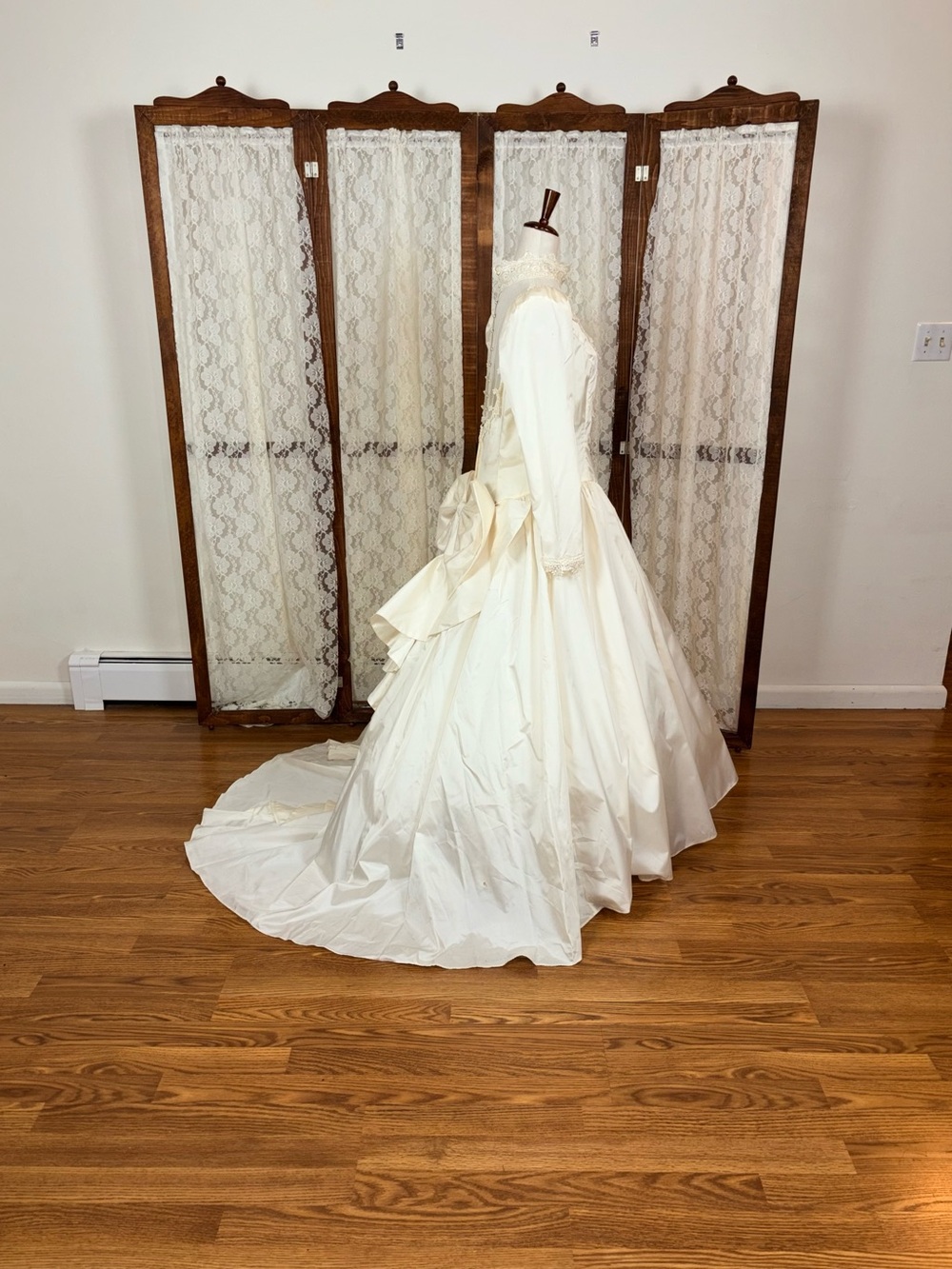 Fabulous Vintage 90s Jessica McClintock Taffeta Wedding Gown - Picture 10 of 11